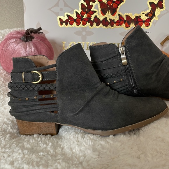 Grey Booties with gold accents - Picture 2 of 8